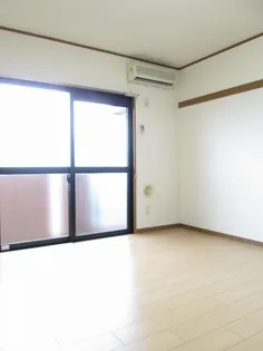 ラフィ−ナサイト2【4階】の居間