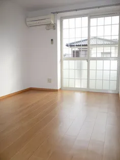 サンシャルマン【2階】の居間