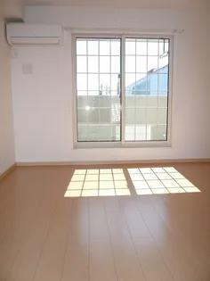 エンブレイス A【2階】の居間