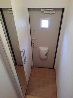 エンブレイス A【2階】の玄関