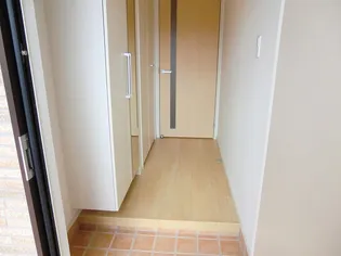 ハナミズキ ガーデン A棟【1階】の玄関