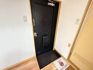 シャトーリヨン【4階】の玄関
