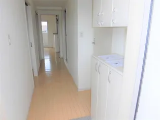 アクシス三本木【3階】の玄関