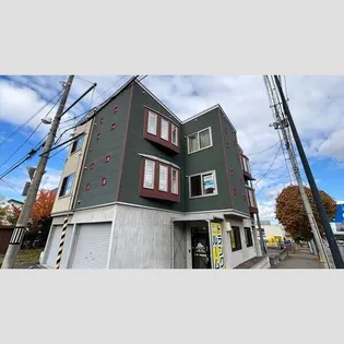 ヒルズドーム前【2階】の外観