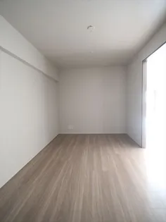 レーベン東川口ZEFEEL【208号室】の居間