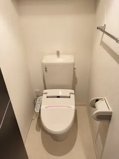 リバーパーク新天町.【202号室】の玄関