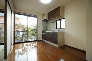 ベルコート泉【A号室】の居間