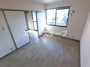 メゾン・ド・カメリア【201号室】の居間