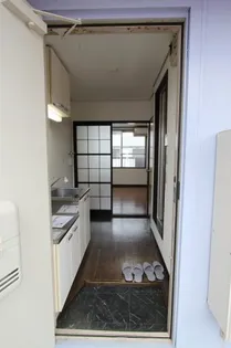 ハイネスA棟【2階】の玄関