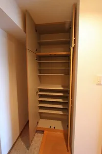 ヴィラマール雨宮【6階】の玄関