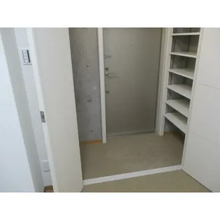 美Silent motoyama【B102号室】の玄関