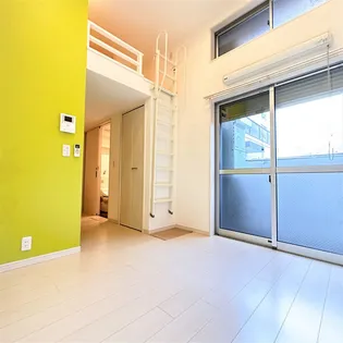 フロースハイム【2階】の外観