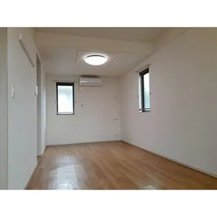 ヴィラ・スティア【2階】の居間