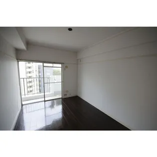 ロンシャン金山【701号室】の居間