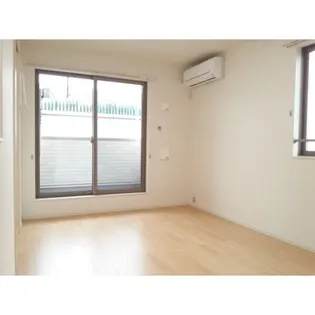 シュティル【2階】の外観