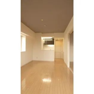 ラドーニ清水【4階】の外観