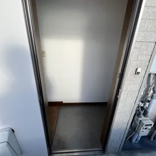 セイコーズマンション末広【207号室】の玄関