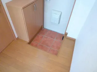 プチ・サンタフェ【102号室】の玄関