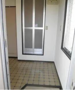 エレガンス100【202号室】の玄関