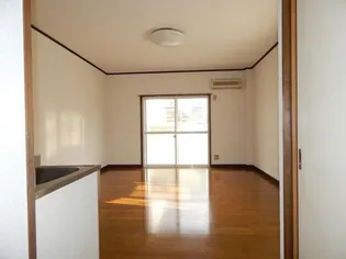 White Maison【105号室】の居間