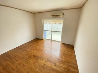 オリーブ【105号室】の居間