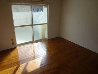 オリーブ【105号室】の居間