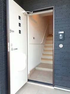 ハッピーメゾンⅦ B【2階】の玄関