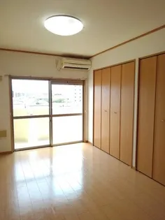 サン・プラシード【5階】の居間