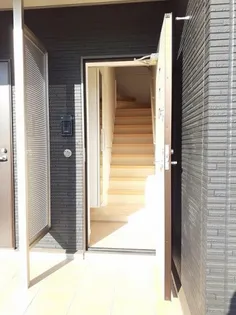 ゴーズ レジデンス K【2階】の玄関