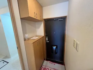 エミールシャラン【2階】の玄関