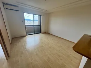 エミールシャラン【2階】の居間