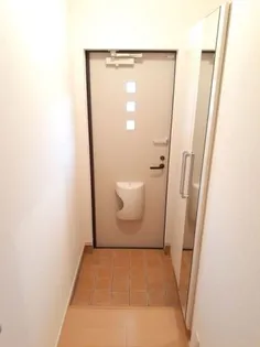 メゾン ド アダージョ D【2階】の玄関