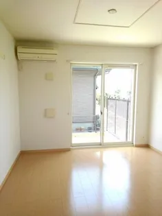 ヴィラ アイリス B棟【1階】の居間