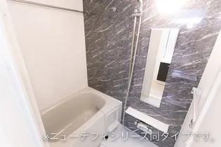 ロミック江良【2階】の風呂