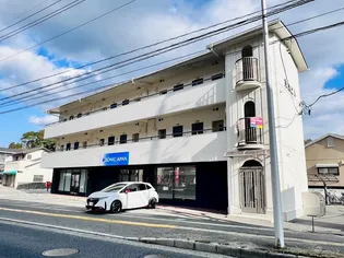 免出ビル【3階】の外観