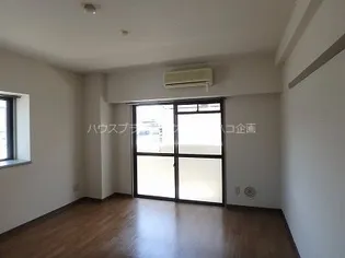 ラフォーレ祇園【1階】の居間