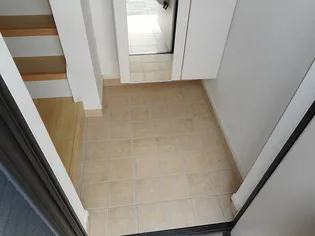 ピボットⅠ【2階】の玄関