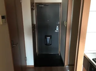 メルヴェール知手【2階】の玄関