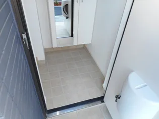 ピボットⅡ【2階】の玄関