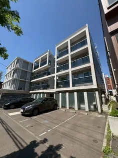 ASTON Mの画像