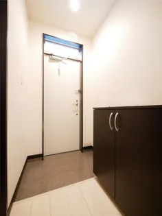 ソレイユひびきの【2階】の玄関