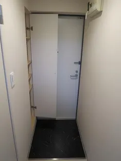 フラット裏参道3・22【4階】の玄関