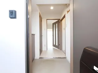 マッシモフェミニール菊水【303号室】の玄関