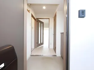 マッシモフェミニール菊水【602号室】の玄関