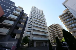 グランカーサ裏参道【3階】の外観