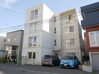 プールフィス【1階】の外観