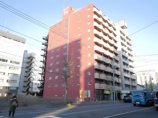 ドミ18ロイヤル【3階】の外観