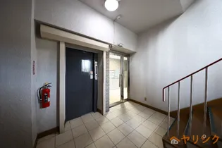 宮地興産ビル【7階】の玄関