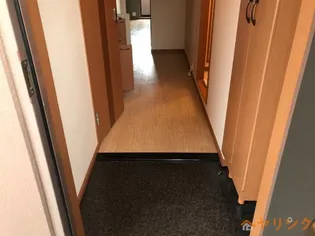 グランディールU【203号室】の玄関