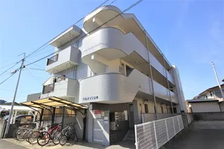 ベルメゾン山越【303号室】の外観